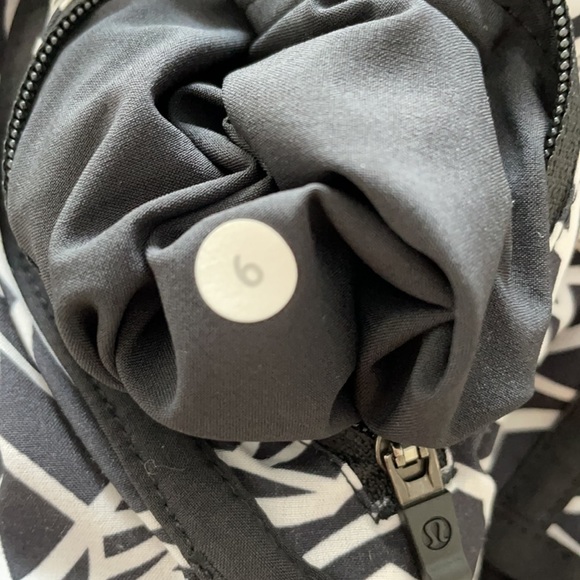 Lululemon shorts - Picture 6 of 6